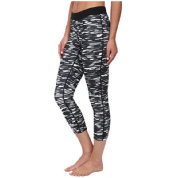 Nike Relay Running Capri Cropped Athletic Leggings Camouflage Camo Size Medium - Picture 8 of 9